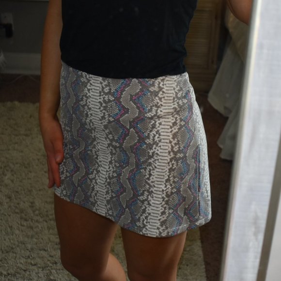 Printed Mini Skirt, Small - Picture 4 of 6